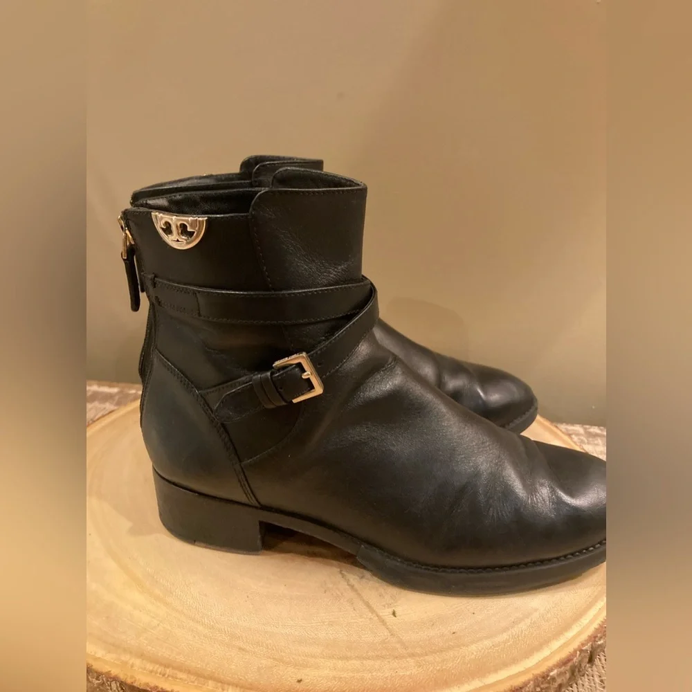 Tory Burch Sidney Booties Ankle‎ Boots Black Soft Leather Logo Sz 7.5